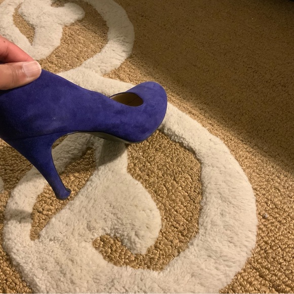 Nine West Rounded Toe Blue Suede Heels - Picture 4 of 5
